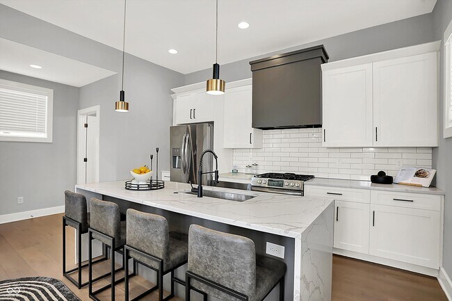 Building Photo - 816 East 21st St