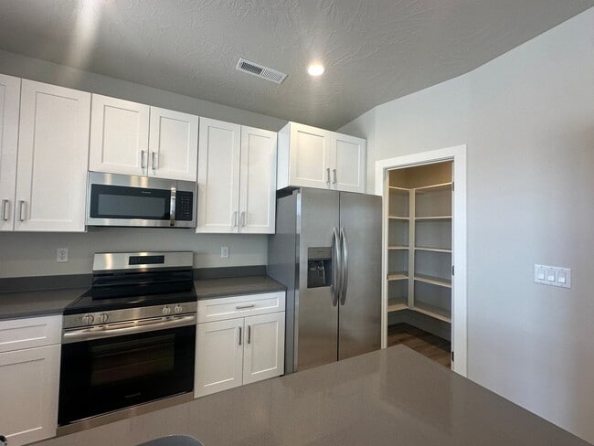 Building Photo - 1131 S 4380 W