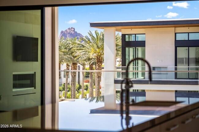 Building Photo - 6587 N Palmeraie Blvd