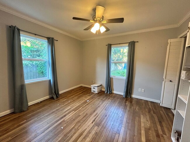 Building Photo - 179 Dahlia St