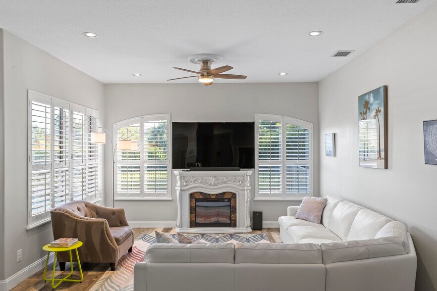 Building Photo - 7 Woodfield Dr