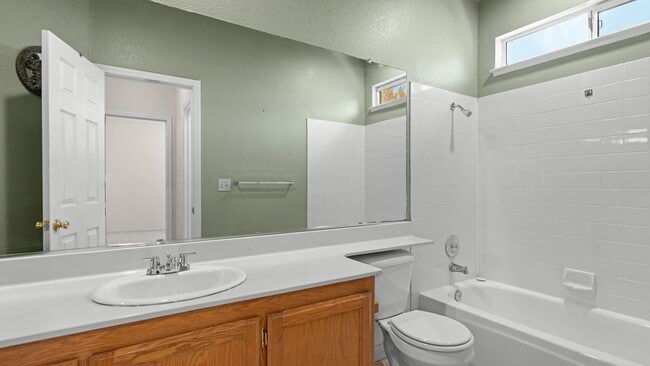 Building Photo - 957 McCoy Creek Cir