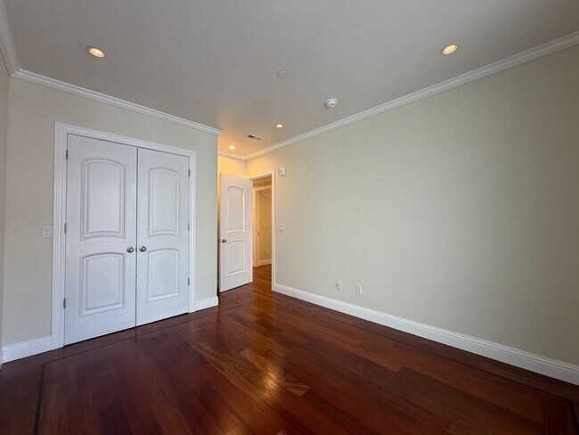 Building Photo - 261B Dolores St