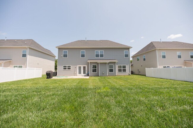 Building Photo - Spacious stunning 5-Bedroom 4 bathroom Home in a Desirable Neighborhood in Summerfield NC