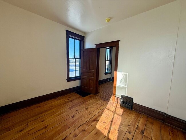 Building Photo - 4 Bed 1 Bath Single Family Home in Wausau