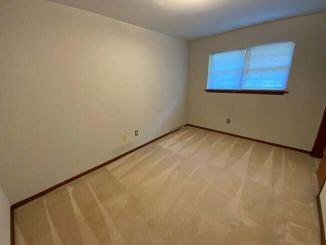 Building Photo - 4208-4210 Rollins Rd