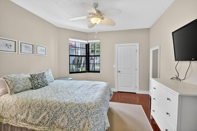 Building Photo - 5850 NW 21st Ave