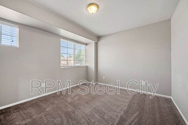 Building Photo - 2238 Meadowlark Ln