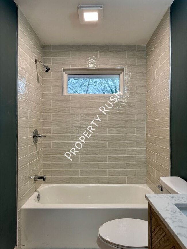 Building Photo - 3906 Forest Highland Cir