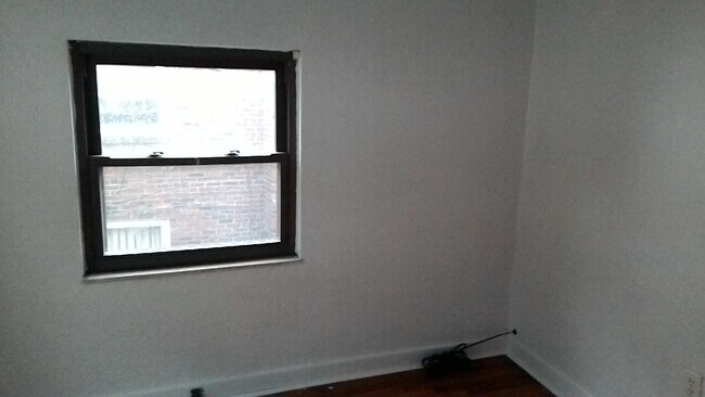 Building Photo - 1530 Sylvan Ter