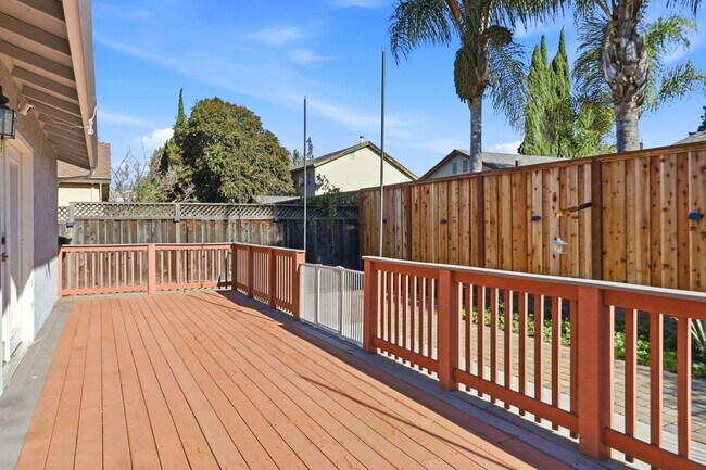 Building Photo - Turnkey Open-Concept Home with Central A/C & Solar