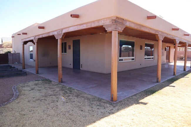 Building Photo - Your own resort! Elegant, Exclusive & Exquisite.