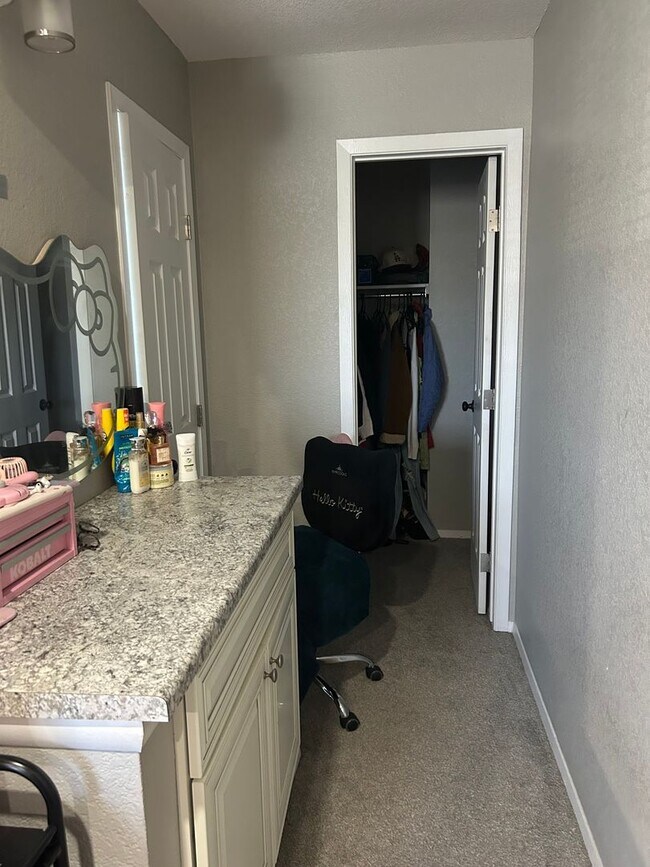 Building Photo - Single Family 3 bedroom, 1.5 bath