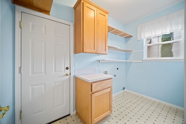 Building Photo - 16044 SE Flavel Dr