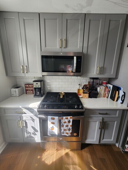 Building Photo - 1500 N American St