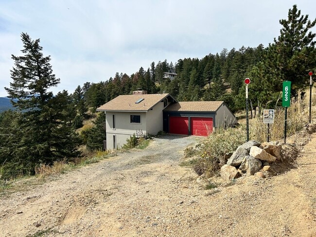 Building Photo - 2 Bedroom Mountain Home with Loft and Spec...