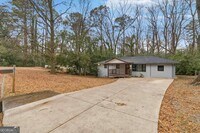 Building Photo - 2953 Meadowview Dr SE