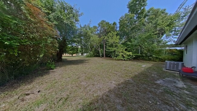 Building Photo - Cute Updated 2/1 with Bonus Room in Fort P...