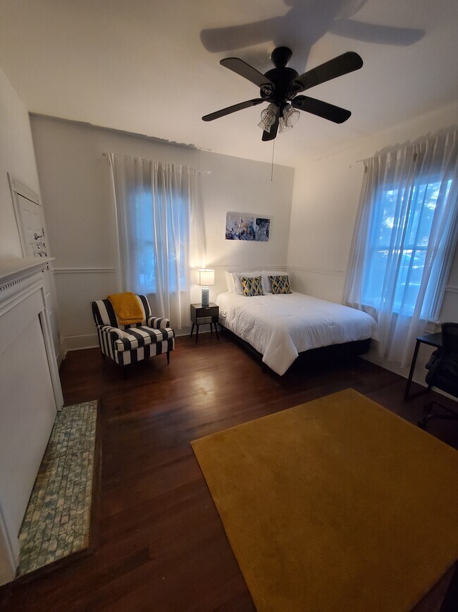 Building Photo - Furnished, Cozy Stay in the Arts District