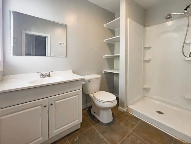 Building Photo - PRELEASING for AUGUST! Close to Campus