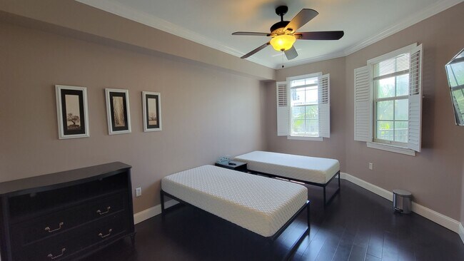 Building Photo - Luxury Condo On The Top Floor at Solé in Flagler Village