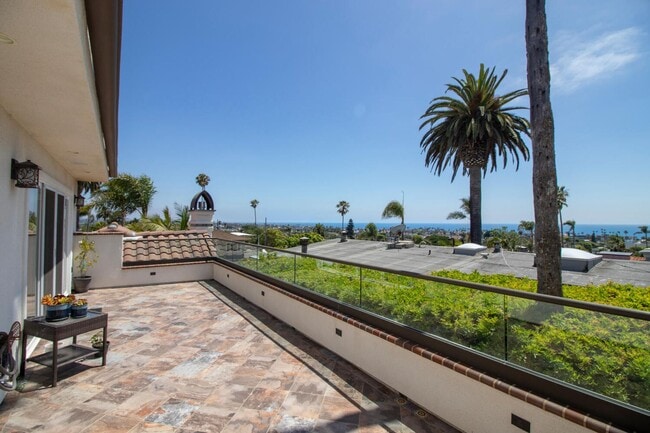 Building Photo - Prestigious Ocean View Retreat – Fully Rem...