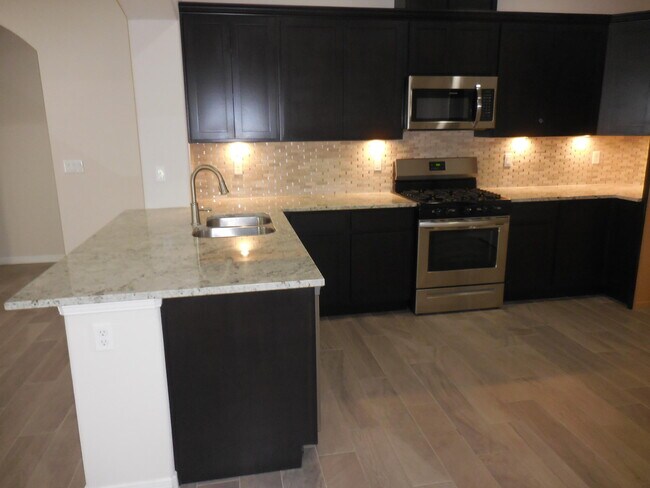 Building Photo - 213 Epsom Dr