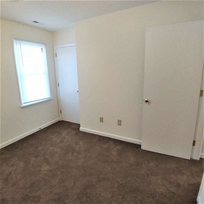 Building Photo - 9B Port West, Swansboro