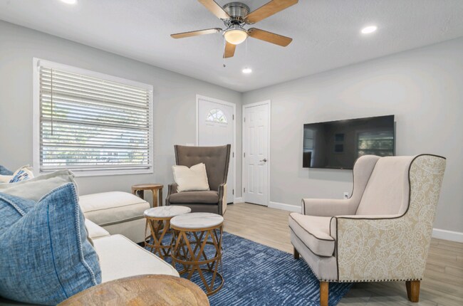 Building Photo - 1158 7th St S