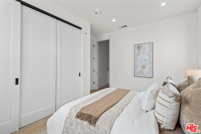 Building Photo - 3626 E 1st St