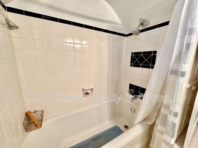 Building Photo - 1947 NW 20th St