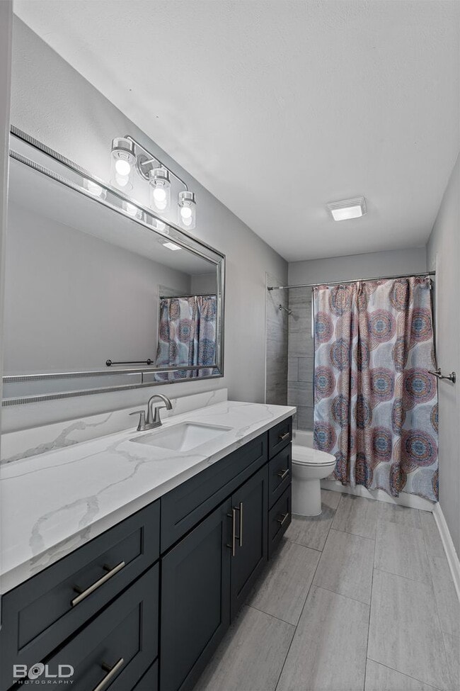 Building Photo - 1419 Teekell St