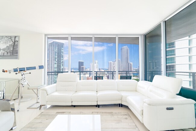 Building Photo - 90 SW 3rd St