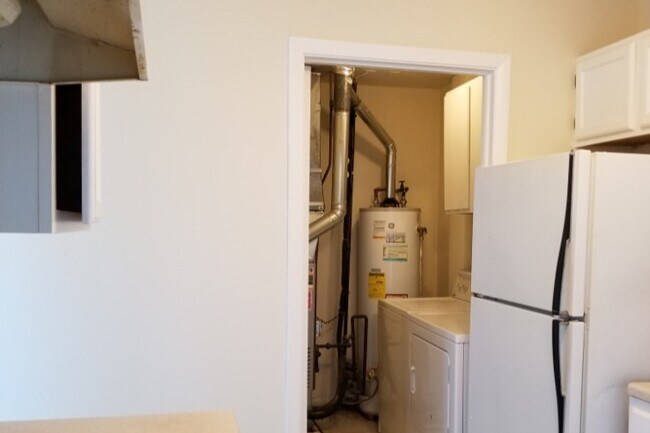 Building Photo - 1751 Queensbury Cir