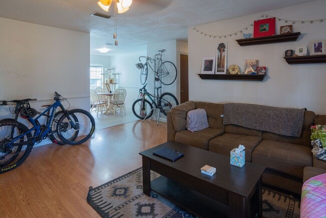 Building Photo - Beautiful House Near Downtown!!!
