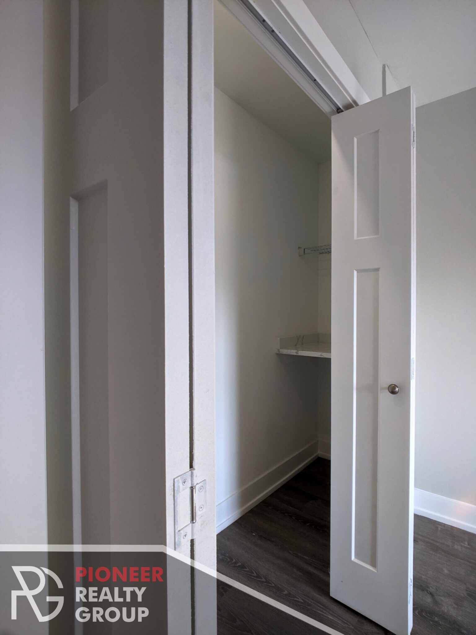 Building Photo - 456 W Barry Ave