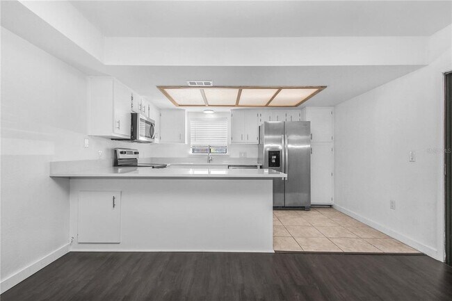 Building Photo - 401 Terrace Ct