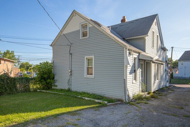 Building Photo - 3262 W 122nd St
