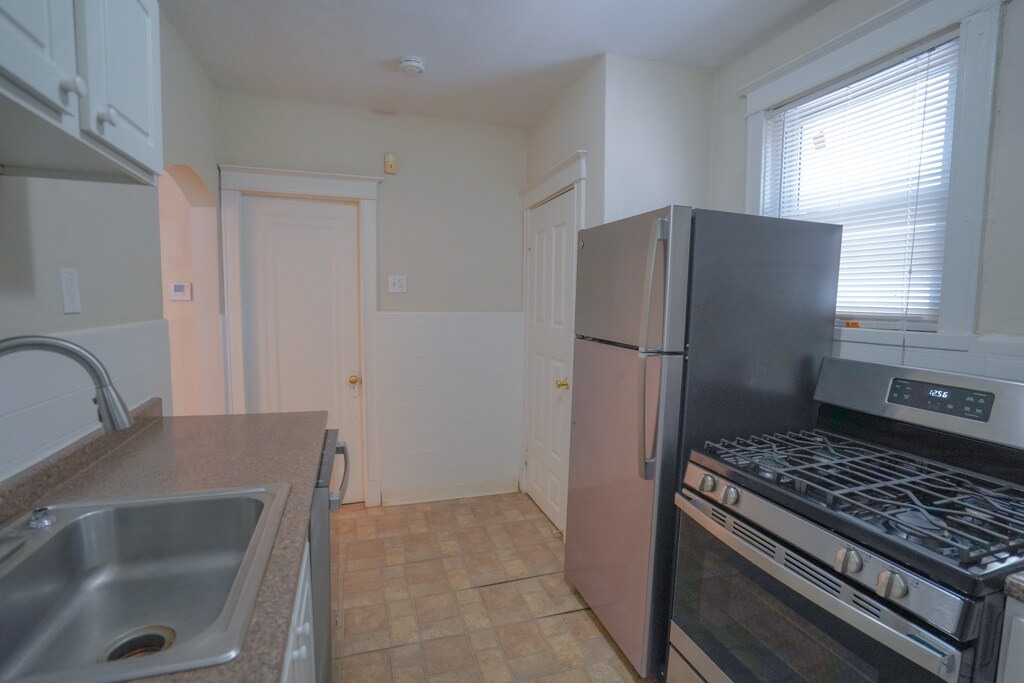 Building Photo - 760 Syracuse Ave