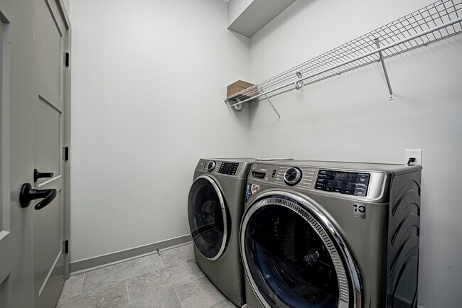 Building Photo - 1302 N Main St