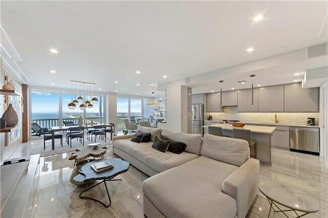Building Photo - 2200 S Ocean Ln