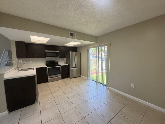 Building Photo - 1206 San Remo Cir