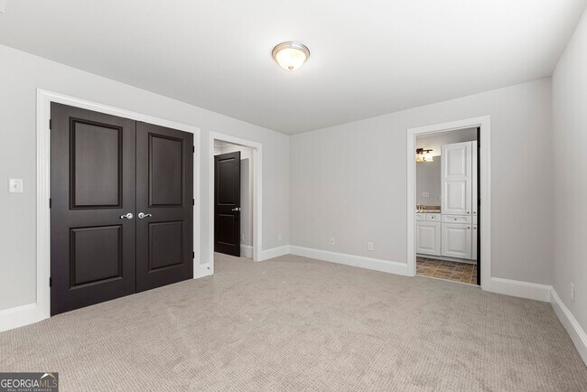 Building Photo - 2041 Mendenhall Cir