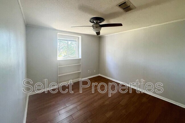 Building Photo - 2213 Spence Cir