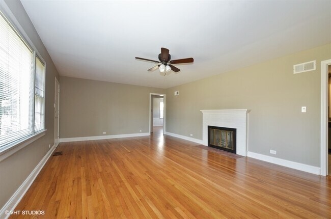 Building Photo - 23379 Forest Ct