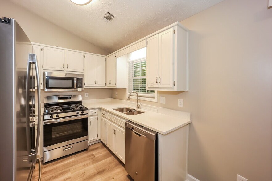 Building Photo - 233 Northbridge Dr