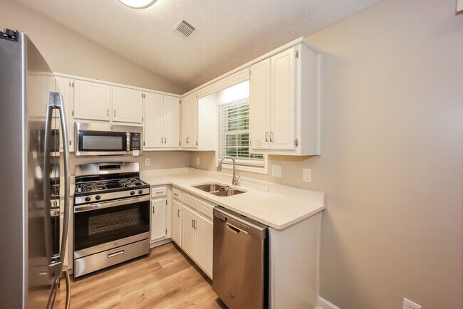 Building Photo - 233 Northbridge Dr