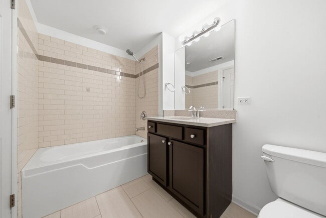 Building Photo - 125 Lakeview Dr