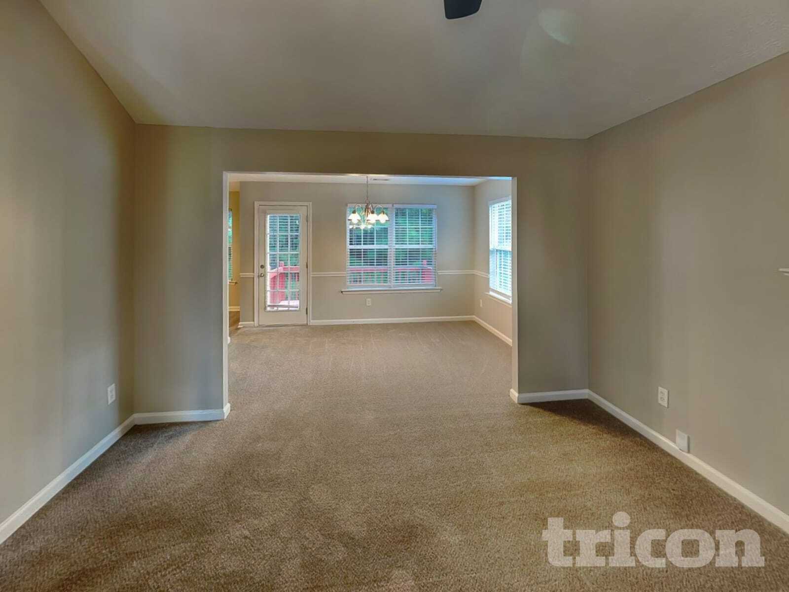 Building Photo - 1420 Buckingham Pl