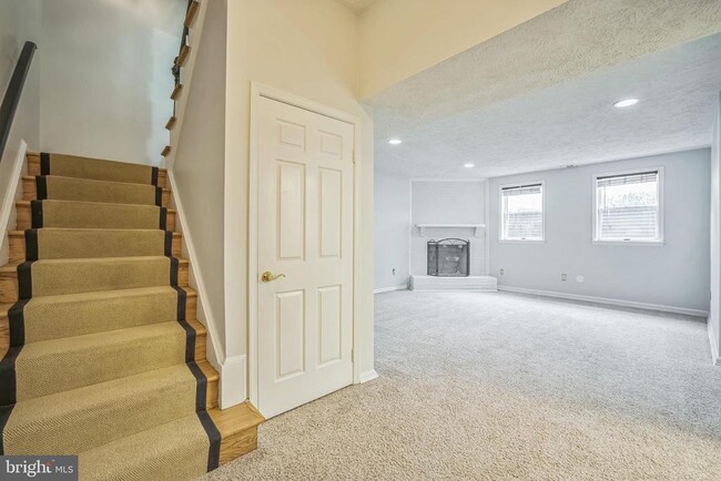 Building Photo - 7330 Lewinsville Park Ct